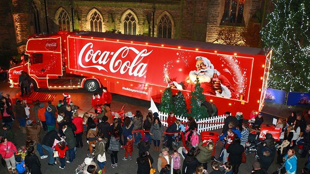 Vnon kamion spolenosti Coca-Cola v britskm Birminghamu (3. prosince 2013)