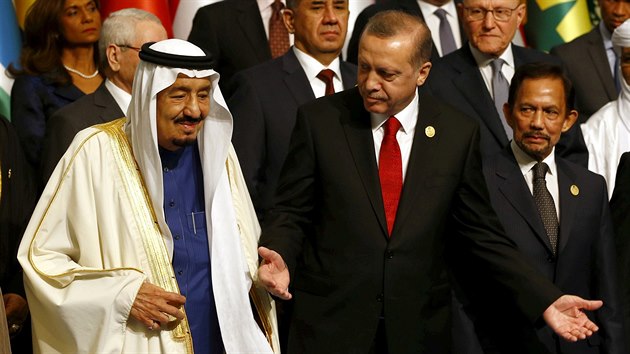 Saúdskoarabský král Salmán bin Abd al-Azíz a turecký prezident Recep Tayyip Erdogan (14. dubna 2016)