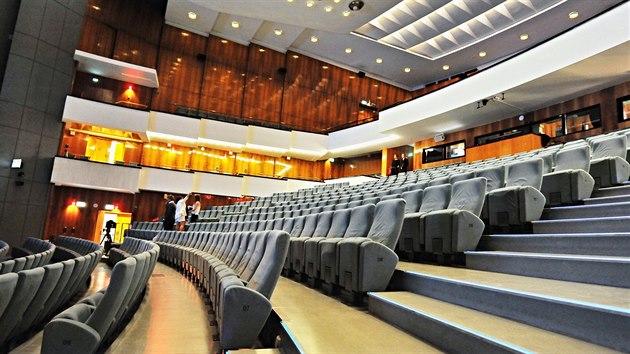 Po patn�ctim�s��n�ch oprav�ch se brn�nsk� Jan��kovo divadlo znovu otev�elo div�k�m.