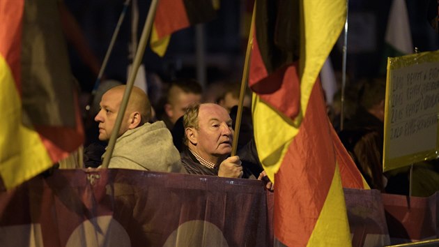 Nvtvu Merkelov v Chemnitzu doprovzela demonstrace jejch odprc (16.11.2018)