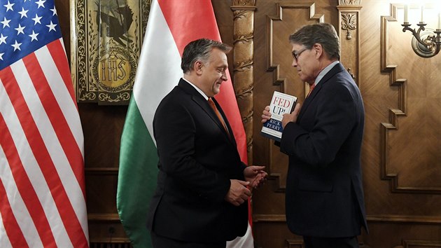 Maarsk premir Viktor Orbn a americk ministr energetiky Rick Perry (Budape, 13.11.2018)
