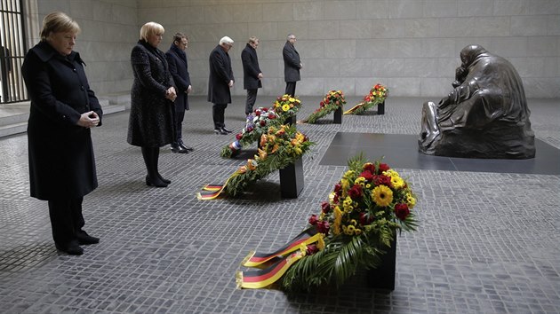 Macron a Merkelov uctili pamtku obt vlek (Berln, 18.11.2018)