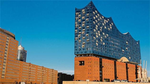 Stecha 108 metr vysok Labsk filharmonie v Hamburku m pipomnat vlny na Labi.