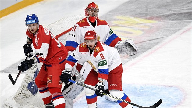 esk hokejista Andrej Nestrail clon ped ruskm glmanem Iljou Sorokinem.