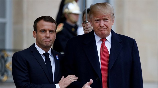 Francouzsk prezident Emmanuel Macron v Elysejskm palci v Pai pijal prezidenta USA Donalda Trumpa pi pleitosti stho vro konce prvn svtov vlky. (10. listopadu 2018)