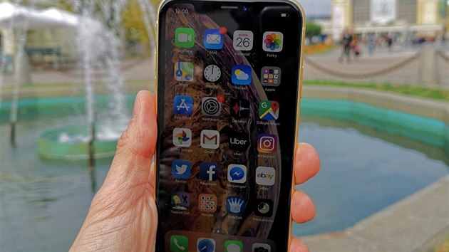 Apple omezuje vrobu letonch iPhon. Kupujc msto nejlevnjho typu XR upednostuj losk modely