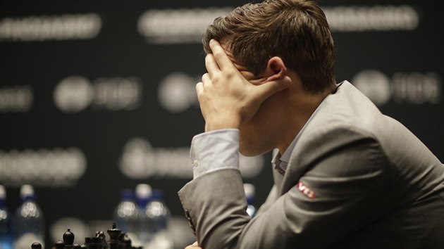 Norsk achista Magnus Carlsen v zpase o titul mistra svta.