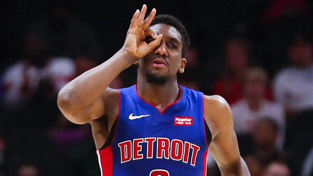 Langston Galloway z Detroitu trefil trojku.