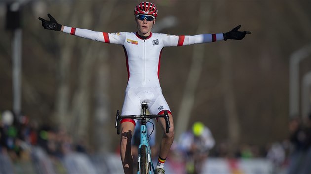 Belgick juniorsk cyklokrosa Witse Meeussen projd vtzn clem na Svtovm pohru v Tboe.