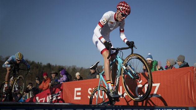 Belgick juniorsk cyklokrosa Witse Meeussen na trati v Tboe.