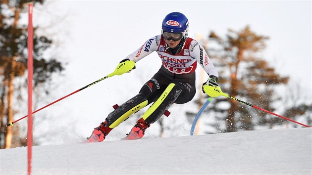 Americk lyaka Mikaela Shiffrinov na trati slalomu v Levi
