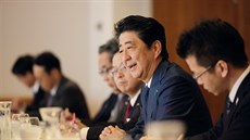 Japonský pedseda vlády inzo Abe v parlamentu pi stedením jednání pítomen...