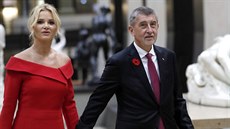 Premiér Andrej Babi s manelkou Monikou v Paíi ped slavnostní veeí v...