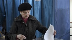 Prorutí separatisté poádali volby na východ Ukrajiny, její ást ovládají s...