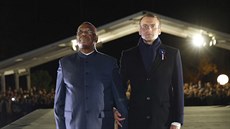 Pomník vnovaný africkým vojákm odhalil francouzský prezident Emmanuel Macron...