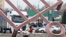 Do půlky listopadu budou silničáři opravovat kruhovou křižovatku v Přelouči.