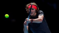 Alexander Zverev bhem semifinálového zápasu na Turnaji mistr proti Rogeru...