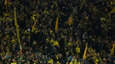 Vyprodaný Signal Iduna Park, stadion fotbalist Dortmundu, ped lágrem s...