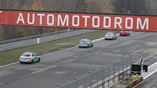 Záchranné slo�ky trénovaly ostrou jízdu na brn�nském autodromu.