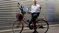Sedmdesátiletý důchodce z Tchaj-wanu loví pokémony na 11 mobilech ve speciálním...