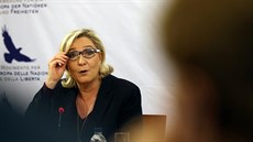 Marine Le Penová na konferenci pedstavitel spíznných východoevropských...