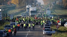 Demonstranti blokují silnici z Paíe do Bruselu (17.11.2018)