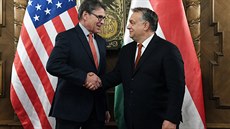 Maarský premiér Viktor Orbán a americký ministr energetiky Rick Perry...