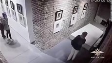 Pi focení selfie snímku poniila jedna z návtvnic muzea v ruském...