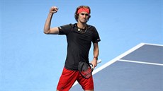 N�mecký tenista Alexander Zverev se raduje z výhry nad Johnem Isnerem z USA.