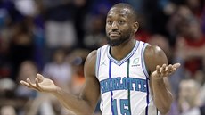 Kemba Walker oslavuje svou trefu proti Philadelphii.