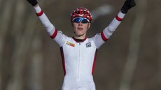 Belgický juniorský cyklokrosa Witse Meeussen projídí vítzn cílem na...