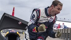 Akrobatický pilot Martin Šonka se stal mistrem světa letecké série Red Bull Air...