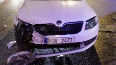 Pi nehod vozidla plzeských mstských stráník a osobního auta se zranili...