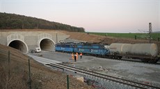 Nový elezniní tunel u Plzn otestoval nákladní vlak. (15. 11. 2018)