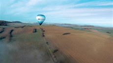 Horkovzdušný balon nad Českým krasem