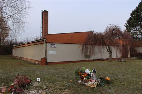 Krematorium v Mlníku má pronajaté od devadesátých let stejná firma.
