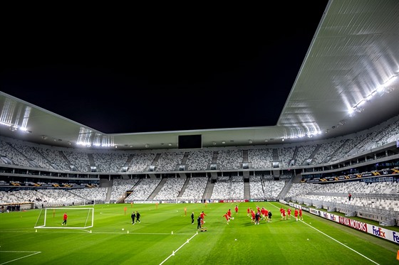 Fotbalisté Slavie si vpedveer utkání Evropské ligy zatrénovali na stadionu...