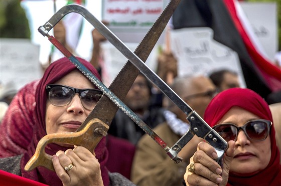 Tunisané protestují proti návtv saúdského korunního prince Muhammada bin...