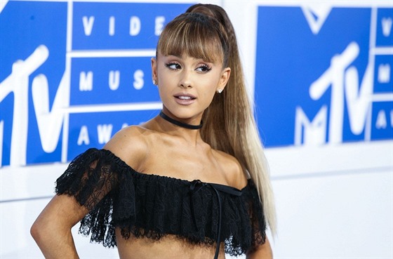 Ariana Grandeová na MTV Video Music Awards (2016)