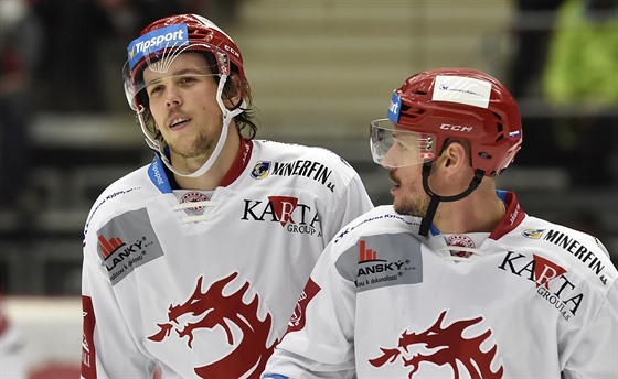Tinetí hokejisté (zleva) Martin Gernát a Vladimír Dravecký.