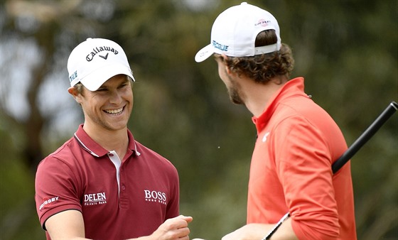 Belgití golfisté Thomas Detry (vlevo) a Thomas Pieters na Svtovém poháru...