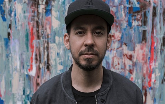 Mike Shinoda z Linkin Park v Praze zavzpomíná na Chestera Benningtona -  iDNES.cz