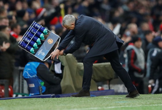 PRSK! Jos Mourinho, trenr fotbalist Manchesteru United, si vtznou branku...