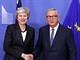 Pedseda Evropsk komise Jean-Claude Juncker a britsk premirka Theresa...