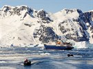 Antarktický polostrov má nádherné pobeí, které mete navtívit na meních...