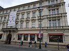 V dom na Smetanov nábeí v Praze vedle kavárny Slavia Jandovi mnoho let...