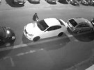 Vandal niil v Plzni zaparkovan auto