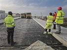 Nov most nad Domalickou tdou v Plzni proel ztovou zkoukou. Projely po...