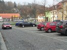 Sou��st� investice byla �prava par��ku a parkovac�ch m�st v t�sn�m sousedstv�...