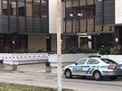 Policie prohledává budovy Vysoké školy ekonomické na Žižkově a Jižním Městě...